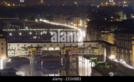 Beleuchtete Ponte Vecchio bei Nacht, Florenz, Toskana, Italien Florenz, Italien, Europa Stockfoto