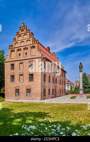 Das Museum des Palatiums von Mieszko ist eine Installation, die die Umrisse von Bauresten aus mehr als tausend Jahren vor Posen, Polen, Europa zeigt Stockfoto