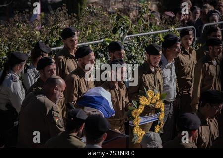 Jerusalem, Tel Aviv, Israel. Januar 2025. Beerdigung von Stgt. Matityahu Ya'akov Perel auf dem Herzl Militärfriedhof in Jerusalem. Er wurde am 8. Januar in einer Schlacht im Gazastreifen getötet. (Kreditbild: © Gaby Schuetze/ZUMA Press Wire) NUR REDAKTIONELLE VERWENDUNG! Nicht für kommerzielle ZWECKE! Stockfoto