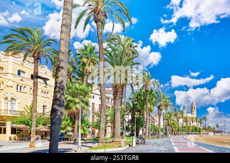 Am Meer von Sitges, eine wunderschöne Stadt in der Nähe von Barcelona, Spanien. Stockfoto