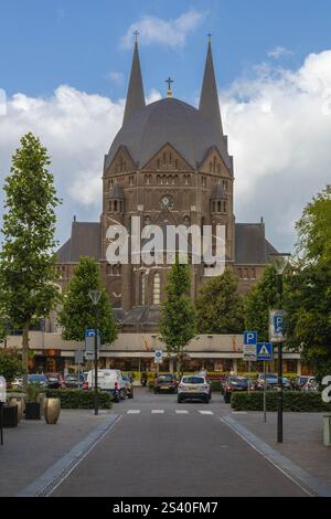 Geldrop, Niederlande. 28. Juni 2024. Stadtbild und die Sint-Brigidakerk Kirche in Geldrop noord-brabant in den Niederlanden Stockfoto