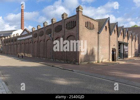 Geldrop, Niederlande. 28. Juni 2024. Monumentales Textilfabrikgebäude in der Stadt Geldrop, heute ein Museum. Stockfoto