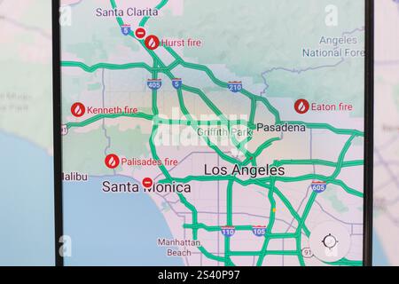 Waldbrände im Großraum Los Angeles. Google-Kartenanzeige mit den Standorten aktiver Waldbrände in Los Angeles, Kalifornien. Januar 2025 Stockfoto