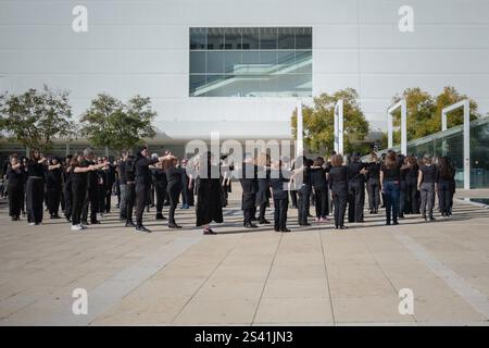Tel Aviv, Tel Aviv, Israel. Januar 2025. In Tel Aviv wurde die Vorstellung „DU TÖTEST SIE“ genannt. Er fordert die sofortige Rettung aller Geiseln und einen Waffenstillstand. (Kreditbild: © Gaby Schuetze/ZUMA Press Wire) NUR REDAKTIONELLE VERWENDUNG! Nicht für kommerzielle ZWECKE! Stockfoto