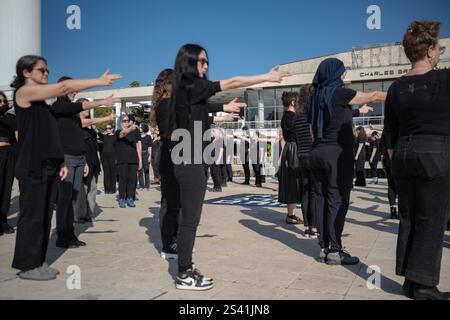 Tel Aviv, Tel Aviv, Israel. Januar 2025. In Tel Aviv wurde die Vorstellung „DU TÖTEST SIE“ genannt. Er fordert die sofortige Rettung aller Geiseln und einen Waffenstillstand. (Kreditbild: © Gaby Schuetze/ZUMA Press Wire) NUR REDAKTIONELLE VERWENDUNG! Nicht für kommerzielle ZWECKE! Stockfoto