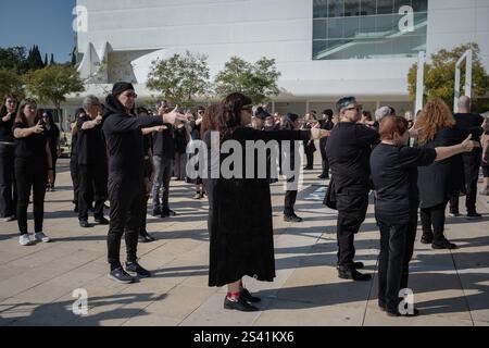 Tel Aviv, Tel Aviv, Israel. Januar 2025. In Tel Aviv wurde die Vorstellung „DU TÖTEST SIE“ genannt. Er fordert die sofortige Rettung aller Geiseln und einen Waffenstillstand. (Kreditbild: © Gaby Schuetze/ZUMA Press Wire) NUR REDAKTIONELLE VERWENDUNG! Nicht für kommerzielle ZWECKE! Stockfoto