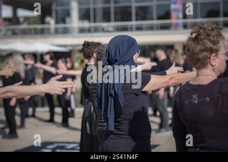 Tel Aviv, Tel Aviv, Israel. Januar 2025. In Tel Aviv wurde die Vorstellung „DU TÖTEST SIE“ genannt. Er fordert die sofortige Rettung aller Geiseln und einen Waffenstillstand. (Kreditbild: © Gaby Schuetze/ZUMA Press Wire) NUR REDAKTIONELLE VERWENDUNG! Nicht für kommerzielle ZWECKE! Stockfoto