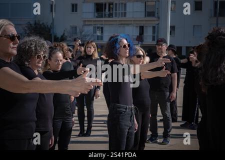 Tel Aviv, Tel Aviv, Israel. Januar 2025. In Tel Aviv wurde die Vorstellung „DU TÖTEST SIE“ genannt. Er fordert die sofortige Rettung aller Geiseln und einen Waffenstillstand. (Kreditbild: © Gaby Schuetze/ZUMA Press Wire) NUR REDAKTIONELLE VERWENDUNG! Nicht für kommerzielle ZWECKE! Stockfoto
