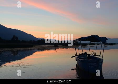 Sonnenaufgang über dem See Kerkini in Nordgriechenland Stockfoto