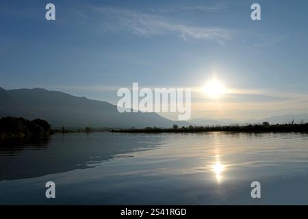 Sonnenaufgang über dem See Kerkini in Nordgriechenland Stockfoto