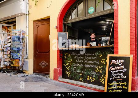 Traditioneller französischer Street Food-Stand in Nizza, Frankreich Stockfoto