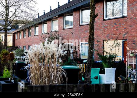 ALMERE - 10/01/2025, Häuser in der John Raedeckerstraat in Almere. Ein Sprengsatz ist diese Woche zum dritten Mal dort abgehauen. ANP JEFFREY GROENEWEG niederlande Out - belgien Out Stockfoto