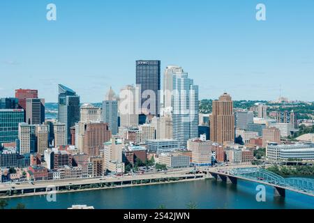 Skyline von Pittsburgh mit dem UPMC-Stahlturm vom Mount Washington Stockfoto