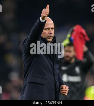 London, Großbritannien. Januar 2025. Tottenham Hotspur / Liverpool - Carabao Cup - Tottenham Stadium. Liverpool Manager Arne Slot. Bildnachweis: Mark Pain / Alamy Live News Stockfoto
