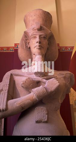 Statue des Pharao Aschenaten im Ägyptischen Museum der Antiken, Kairo, Ägypten Stockfoto