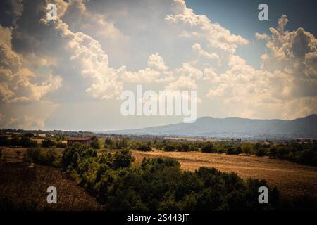 Italienische Landschaft vom Roccabruna-Turm Stockfoto