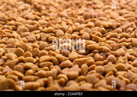 Textur von Heimtierfutter. Trockenfutter Für Katzen. Haufen von Tierfutter. Hintergrund für Trockenfutter Stockfoto