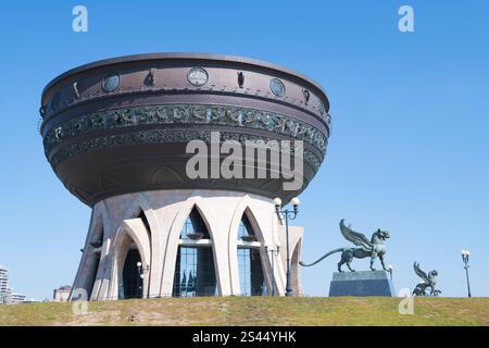 KASAN, RUSSLAND - 01. SEPTEMBER 2024: Hochzeitspalast (Familienzentrum 'Kasan') an einem sonnigen Septembertag Stockfoto