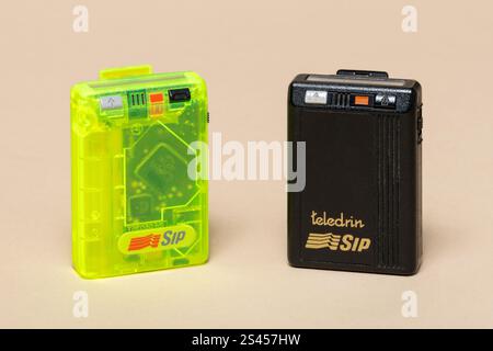 Pavia, Lombardei, Italien – 2. November 2024: Motorola „White Label“ Pager, italienischer Telekommunikationsmonopolist „SIP“. Aus dem Jahr 1980 mit dem Namen „Teledrin“. Abbildung A Stockfoto