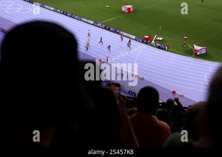 Allgemeine Ansichten der Olympischen Spiele 2024 in Paris aus der Sicht der Fans, darunter Keely Hodgkinsons 800-Meter-Goldmedaille in Paris, Frankreich, Europa. Stockfoto