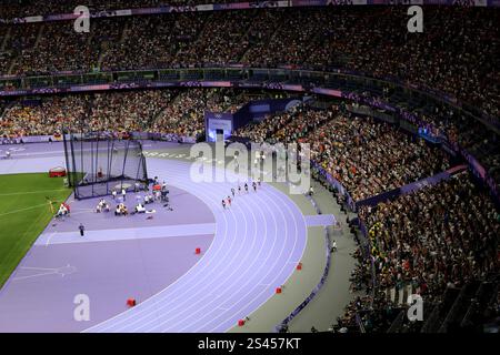 Allgemeine Ansichten der Olympischen Spiele 2024 in Paris aus der Sicht der Fans, darunter Keely Hodgkinsons 800-Meter-Goldmedaille in Paris, Frankreich, Europa. Stockfoto