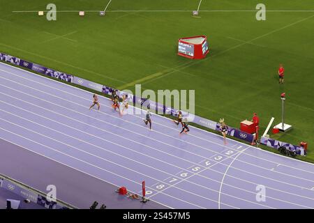 Allgemeine Ansichten der Olympischen Spiele 2024 in Paris aus der Sicht der Fans, darunter Keely Hodgkinsons 800-Meter-Goldmedaille in Paris, Frankreich, Europa. Stockfoto
