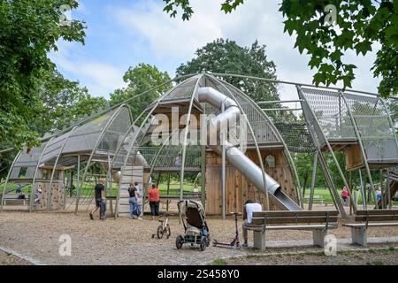Dino-Spielplatz im Rosensteinpark, Stuttgart, Baden-Württemberg, Deutschland *** Dino-Spielplatz im Rosensteinpark, Stuttgart, Baden-Württemberg, Deutschland Stockfoto