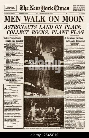 „Men Walk on Moon“ die historische Titelseite der New York Times vom Montag, den 21. Juli 1969, zeigt die ikonische Mondlandung mit Fotos der Mondoberfläche und Astronauten, die die US-Flagge Pflanzen. Stockfoto