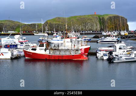 Stykkisholmur oder Stykkiholmsbaer, Hafen und Insel Sugansdisey. Region Vesturland, Halbinsel Snaefellsnes, Island. Stockfoto