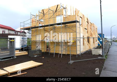 Stykkisholmur oder Stykkiholmsbaer,. Bau eines Holzhauses. Region Vesturland, Halbinsel Snaefellsnes, Island. Stockfoto
