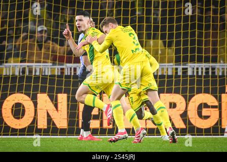 Nantes, Frankreich. Januar 2025. Matthis ABLINE aus Nantes feiert sein Tor mit Nicolas COZZA aus Nantes während des Fußballspiels der französischen Meisterschaft Ligue 1 zwischen dem FC Nantes und AS Monaco am 10. Januar 2025 im Stadion La Beaujoire-Louis Fonteneau in Nantes, Frankreich - Foto Matthieu Mirville/DPPI Credit: DPPI Media/Alamy Live News Stockfoto