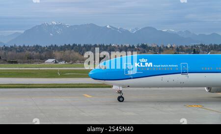 Ein Flugzeug der KLM Royal Dutch Airlines am Vancouver International Airport, British Columbia, Kanada. Stockfoto
