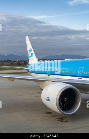 Ein Flugzeug der KLM Royal Dutch Airlines am Vancouver International Airport, British Columbia, Kanada. Stockfoto