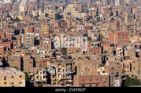 Detaillierte Ansicht des Stadtbildes und der Häuser von Kairo in Ägypten von der Zitadelle aus Stockfoto