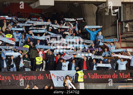 Madrid, Spanien. Januar 2025. Fans von Celta de Vigo während des LaLiga EASPORTS Spiels zwischen Rayo Vallecano und RC Celta de Vigo zu sehen . Maciej Rogowski/Alamy Live News Stockfoto