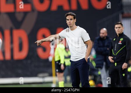 Madrid, Spanien. Januar 2025. Inigo Perez (Rayo Vallecano) wurde während des LaLiga EASPORTS Spiel zwischen Rayo Vallecano und RC Celta de Vigo gesehen. Maciej Rogowski/Alamy Live News Stockfoto