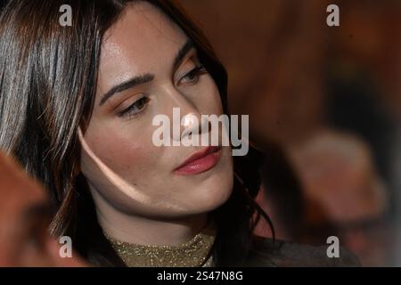 München, Deutschland. Januar 2025. Gloria-Sophie Burkandt, Tochter von Markus Söder, hört die Rede des bayerischen Ministerpräsidenten Söder bei seinem Neujahrsempfang in der Münchner Residenz. Quelle: Felix Hörhager/dpa/Alamy Live News Stockfoto