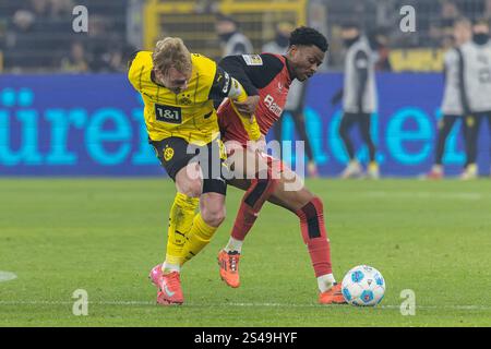 Dortmund, Deutschland. Januar 2025. Dortmund, 10. Januar 2025: Duell zwischen Julian Brandt (10 Dortmund) und Nathan Tella (19 Leverkusen) während des 1. Bundesliga-Fußballspiels zwischen Borussia Dortmund und Bayer 04 Leverkusen im Signal Iduna Park in Dortmund, Deutschland Philipp Kresnik (Philipp Kresnik/SPP) Credit: SPP Sport Pressefoto. /Alamy Live News Stockfoto