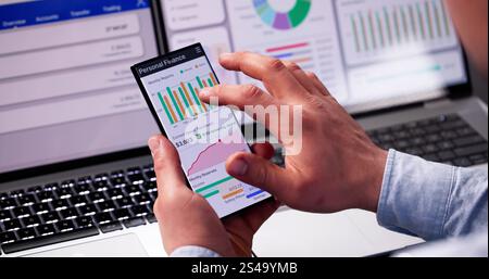 Finance Budget Phone Tracking App Auf Smartphone Stockfoto