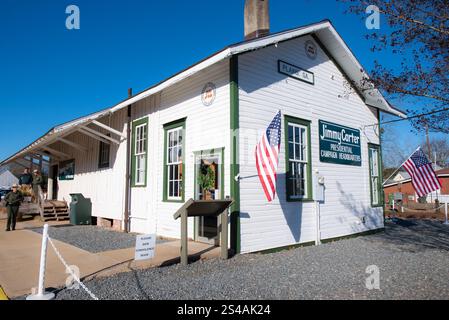 Plains, Usa. Januar 2025. Zugdepot in der Innenstadt von Jimmy Carters Heimatstadt Plains, GA, USA, am Donnerstag, den 9. Januar, 2025. der verstorbene Präsident wird während einer Privatbeerdigung in seinem langjährigen Wohnsitz in Plains zur Ruhe gebracht. Foto: Andi Rice/CNP/ABACAPRESS. COM Credit: Abaca Press/Alamy Live News Stockfoto