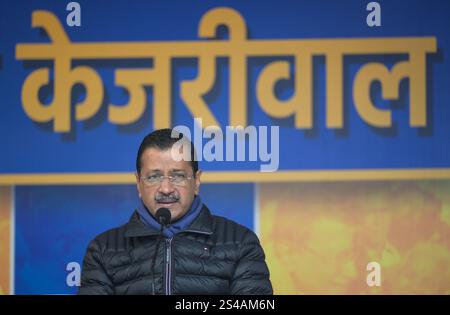 Neu-Delhi, Indien. Januar 2025. NEW DELHI, INDIEN - 10. JANUAR: AAM Aadmi Party (AAP) Nationalkonveneur Arvind Kejriwal während einer Pressekonferenz vor den Parlamentswahlen am 10. Januar 2025 in Neu Delhi, Indien. (Foto: Raj K Raj/Hindustan Times/SIPA USA) Credit: SIPA USA/Alamy Live News Stockfoto