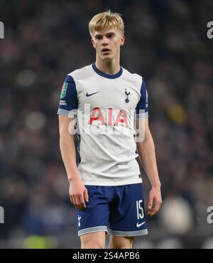 London, Großbritannien. Januar 2025. Tottenham Hotspur / Liverpool - Carabao Cup - Tottenham Stadium. Tottenhams Lucas Bergvall in Aktion. Bildnachweis: Mark Pain / Alamy Live News Stockfoto