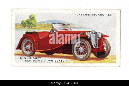 Eine antike Auto-Zigarettenkarte mit einem MG Midget Series T Zweisitzer auf weißem Hintergrund. Stockfoto