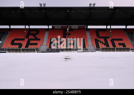 Seraing, Belgien. Januar 2025. Das Pairay-Stadion des RFC Seraing wurde am Samstag, den 11. Januar 2025 in Seraing gezeigt. Das morgige Spiel zwischen RFC Seraing und Lierse SK am 17. Tag der 2. Liga der Challenger Pro League 2024-2025 1B der belgischen Meisterschaft wird aufgrund schlechter Wetterbedingungen verschoben. BELGA FOTO JOHN THYS Credit: Belga News Agency/Alamy Live News Stockfoto