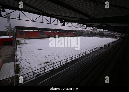 Seraing, Belgien. Januar 2025. Das Pairay-Stadion des RFC Seraing wurde am Samstag, den 11. Januar 2025 in Seraing gezeigt. Das morgige Spiel zwischen RFC Seraing und Lierse SK am 17. Tag der 2. Liga der Challenger Pro League 2024-2025 1B der belgischen Meisterschaft wird aufgrund schlechter Wetterbedingungen verschoben. BELGA FOTO JOHN THYS Credit: Belga News Agency/Alamy Live News Stockfoto