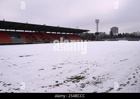 Seraing, Belgien. Januar 2025. Das Pairay-Stadion des RFC Seraing wurde am Samstag, den 11. Januar 2025 in Seraing gezeigt. Das morgige Spiel zwischen RFC Seraing und Lierse SK am 17. Tag der 2. Liga der Challenger Pro League 2024-2025 1B der belgischen Meisterschaft wird aufgrund schlechter Wetterbedingungen verschoben. BELGA FOTO JOHN THYS Credit: Belga News Agency/Alamy Live News Stockfoto