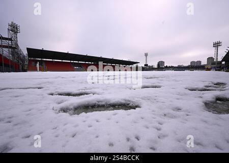 Seraing, Belgien. Januar 2025. Das Pairay-Stadion des RFC Seraing wurde am Samstag, den 11. Januar 2025 in Seraing gezeigt. Das morgige Spiel zwischen RFC Seraing und Lierse SK am 17. Tag der 2. Liga der Challenger Pro League 2024-2025 1B der belgischen Meisterschaft wird aufgrund schlechter Wetterbedingungen verschoben. BELGA FOTO JOHN THYS Credit: Belga News Agency/Alamy Live News Stockfoto
