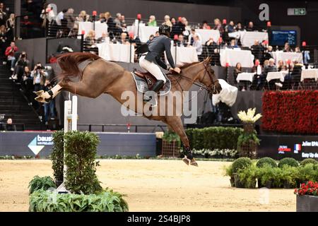 Julien Epaillard von Frankreich mit Easy Up de Grandry während des Longines Grand Prix von Basel bei den Longines CHI Classics Basel am 10. Januar 2025 in Basel (Foto von Maxime David - MXIMD Pictures) Credit: MXIMD Pictures/Alamy Live News Stockfoto