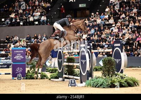 Julien Epaillard von Frankreich mit Easy Up de Grandry während des Longines Grand Prix von Basel bei den Longines CHI Classics Basel am 10. Januar 2025 in Basel (Foto von Maxime David - MXIMD Pictures) Credit: MXIMD Pictures/Alamy Live News Stockfoto