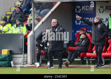 Rotherham, Großbritannien. Januar 2025. Rotherham United Manager Steve Evans Gesten während des Spiels Rotherham United FC gegen Bolton Wanderers FC Skybet EFL League 1 im Aesseal New York Stadium, Rotherham, England, Vereinigtes Königreich am 11. Januar 2025 Credit: Phil Duncan/Every Second Media Credit: Every Second Media/Alamy Live News Stockfoto